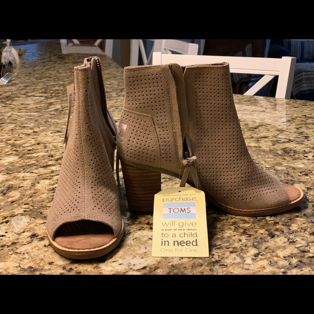 Toms heels